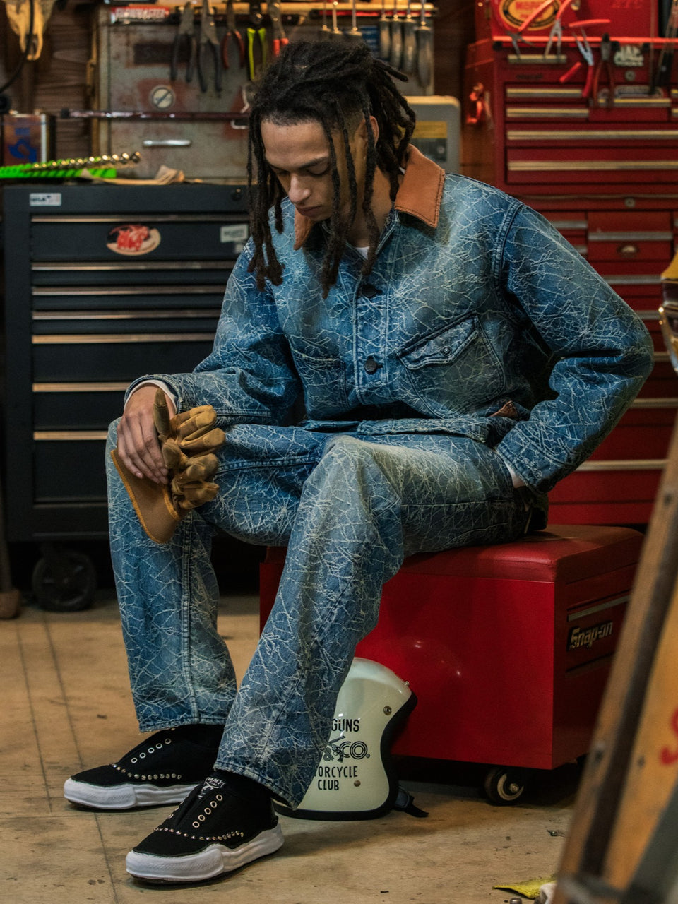 Load image into Gallery viewer, SPIDER JAQUARD DENIM JACKET / BLUE