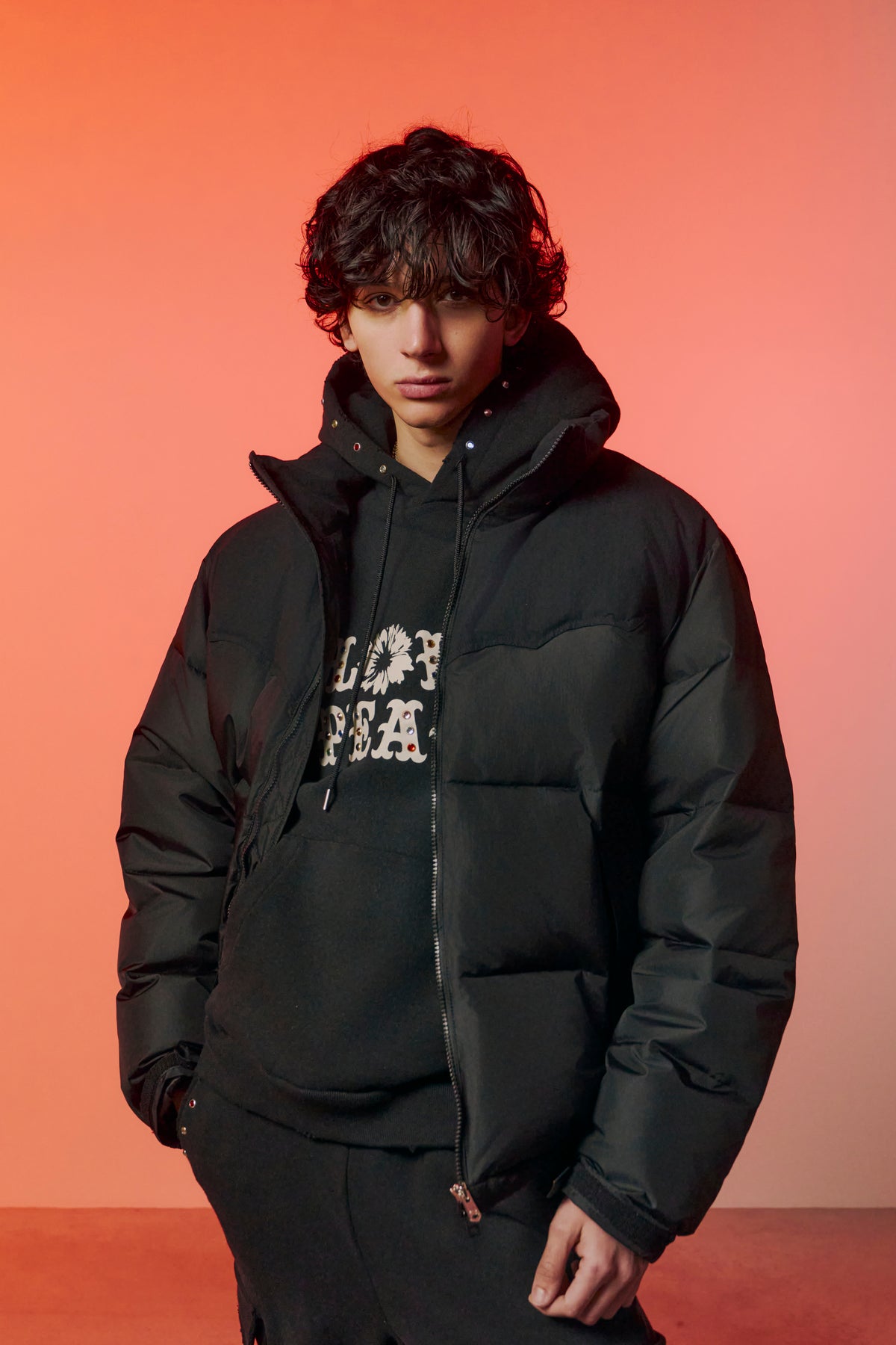 LOVE AND PEACE STONE NAIL HOODIE / BLACK