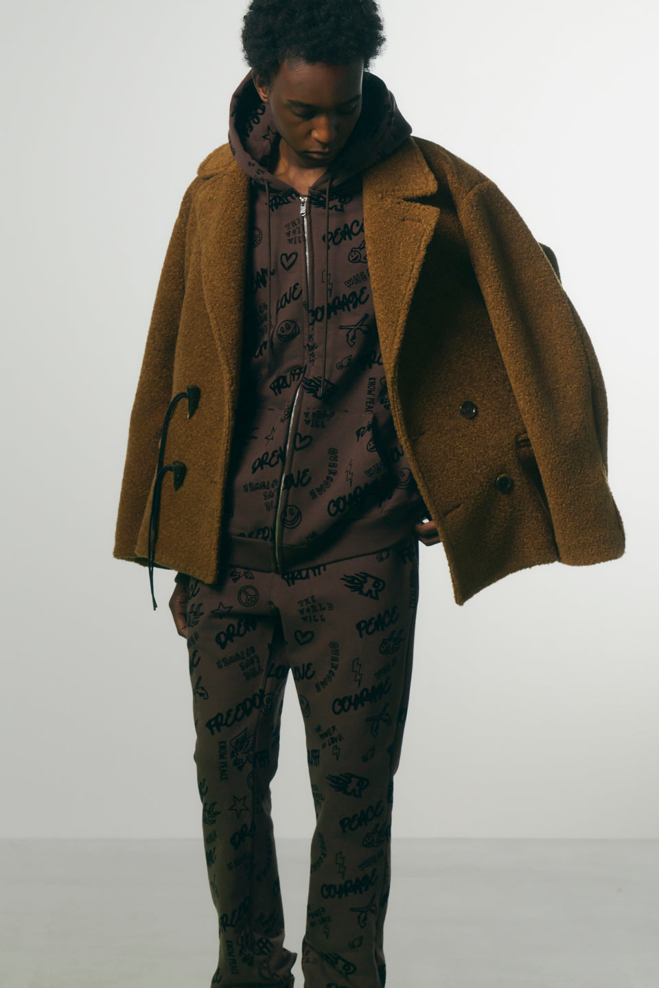 画像をギャラリービューアに読み込む, FLOCKY PRINT HOODIE / BROWN