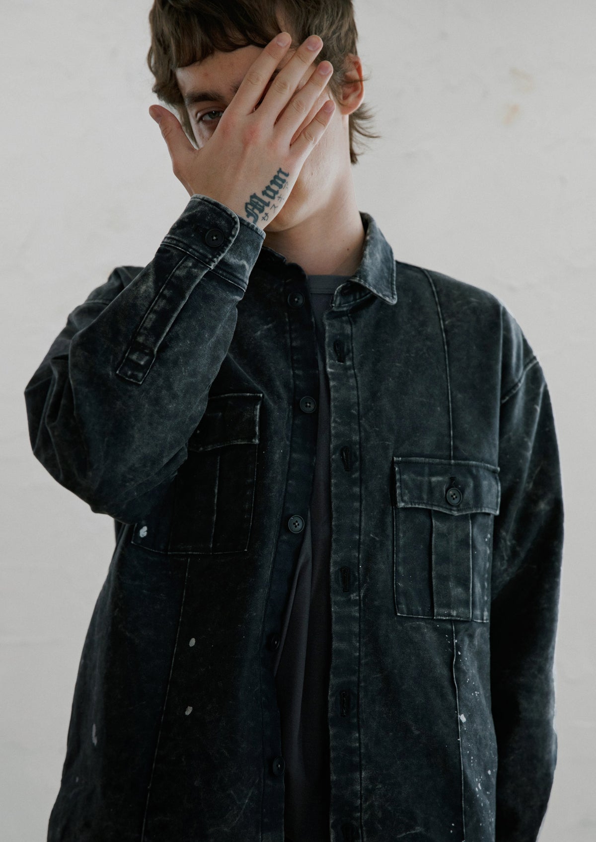 BACK SATIN SHIRT JACKET / BLACK