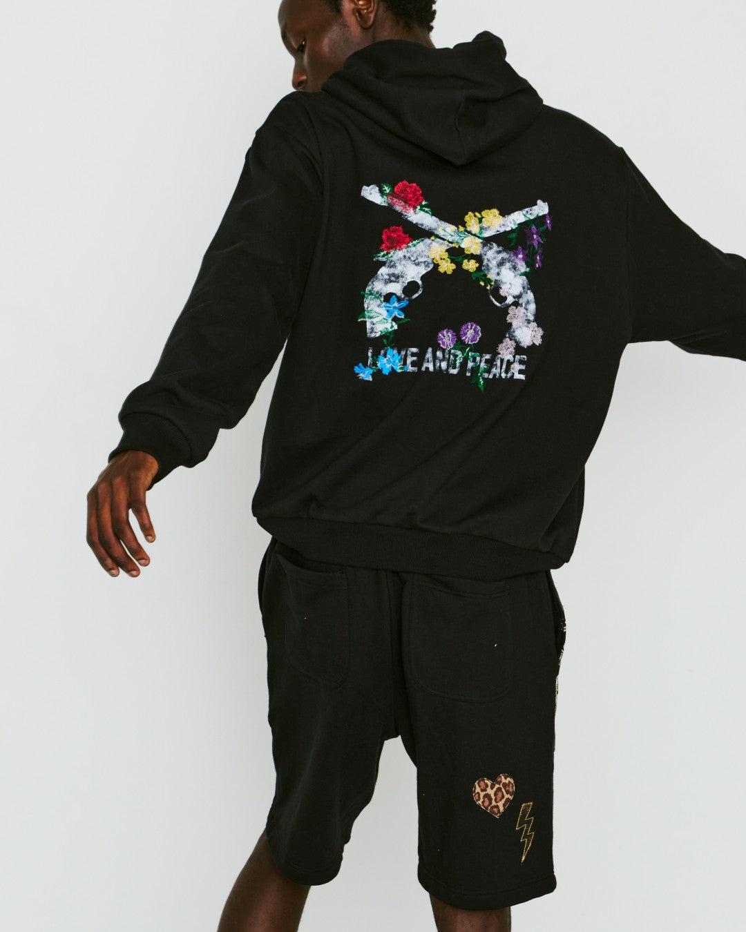 Load image into Gallery viewer, FLOWER CROSSGUN HOODIE / BLACK