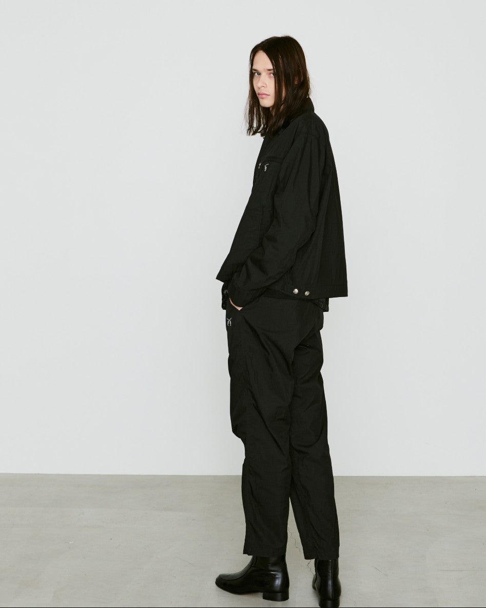 画像をギャラリービューアに読み込む, COTTON NYLON GABADINE TUCK PANTS / BLACK