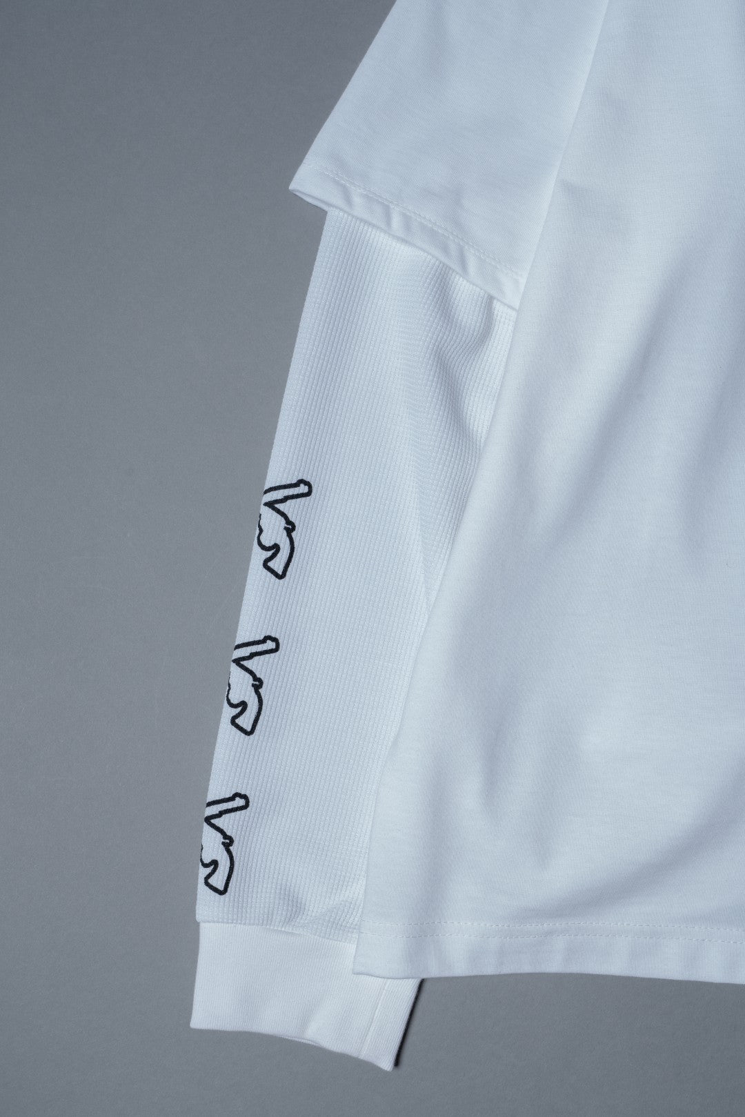 画像をギャラリービューアに読み込む, TRIPLE GUNS EMBLEM LAYERED T-SHIRT / WHITE