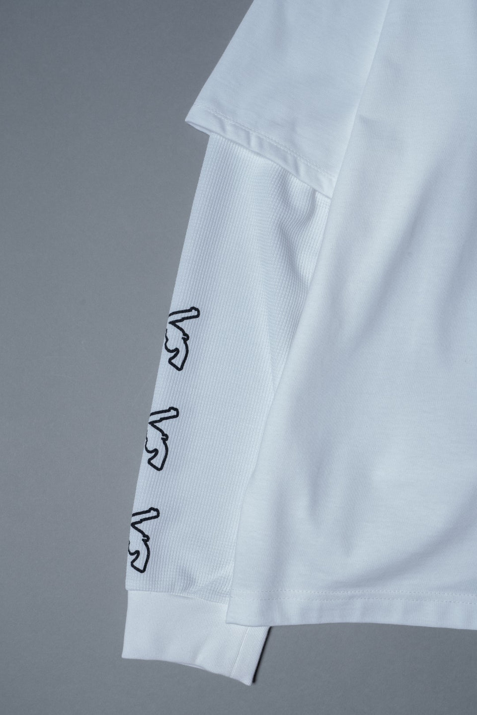 画像をギャラリービューアに読み込む, TRIPLE GUNS EMBLEM LAYERED T-SHIRT / WHITE