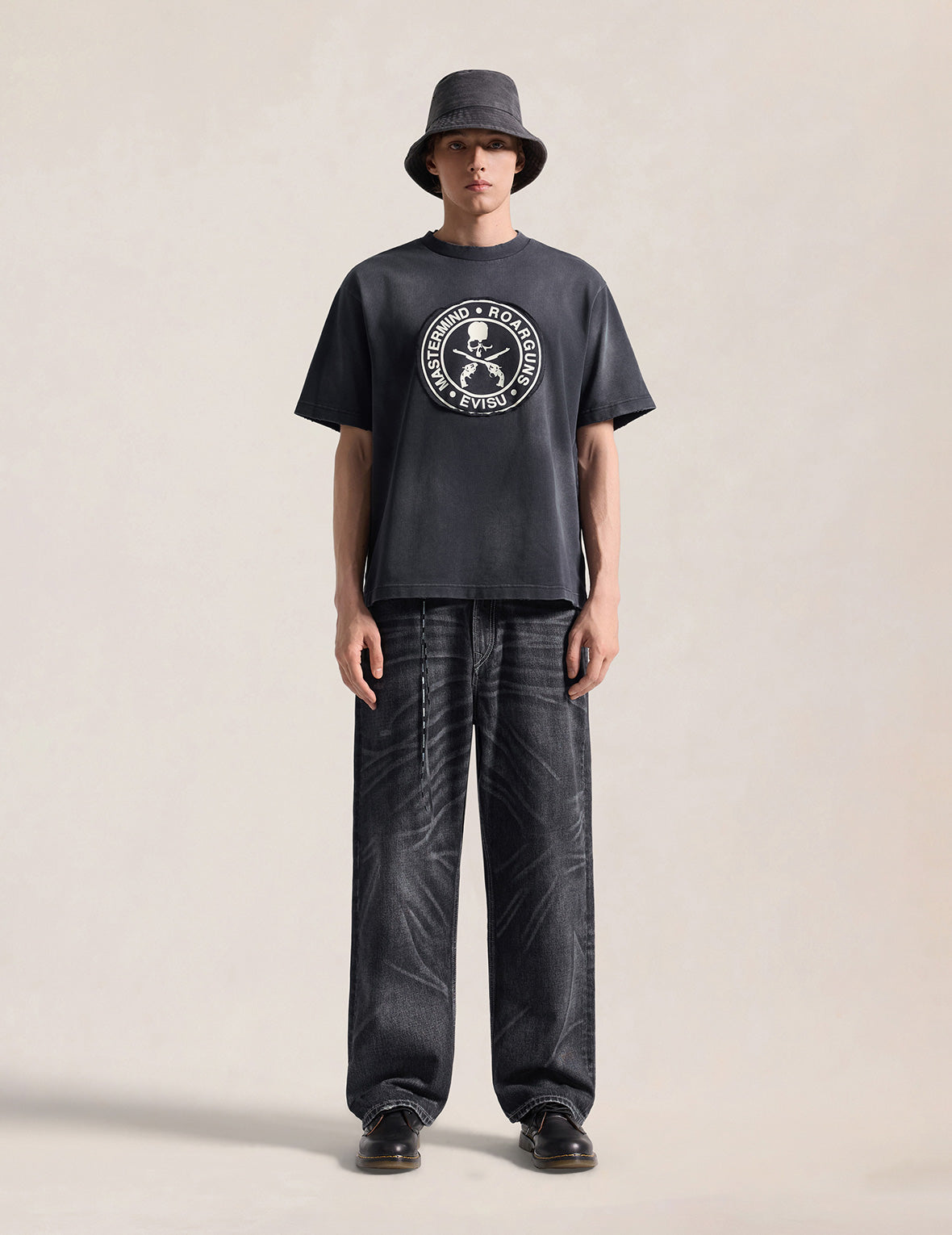 EVISU x mastermind JAPAN x roarguns FRAYED APPLIQUE DAICOCK T-SHIRT