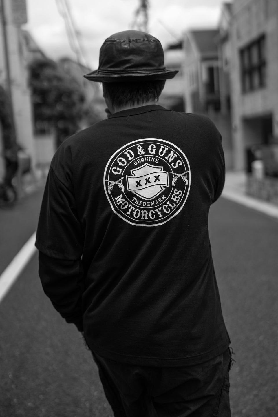 将图片加载到图库查看器，CIRCLE LOGO LAYERED T-SHIRT / BLACK