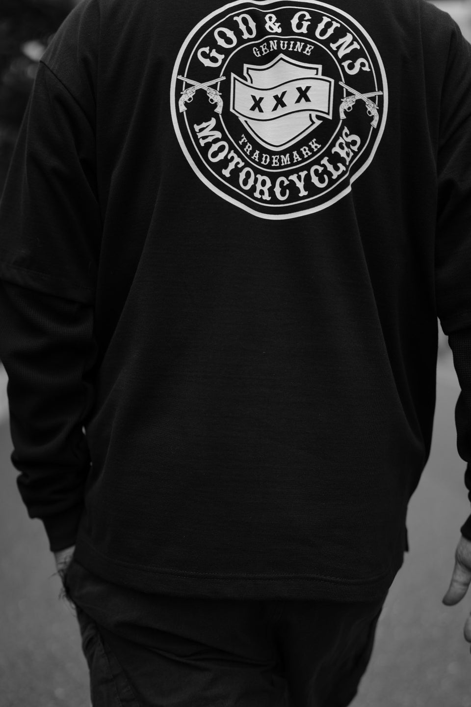 将图片加载到图库查看器，CIRCLE LOGO LAYERED T-SHIRT / BLACK