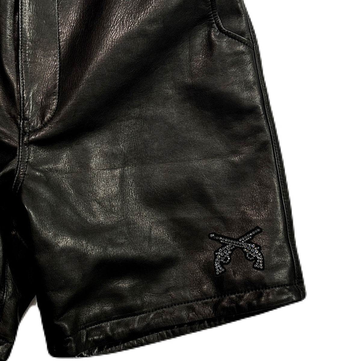 COW LEATHER SHORTS CROSSGUN WAPPEN / BLACK
