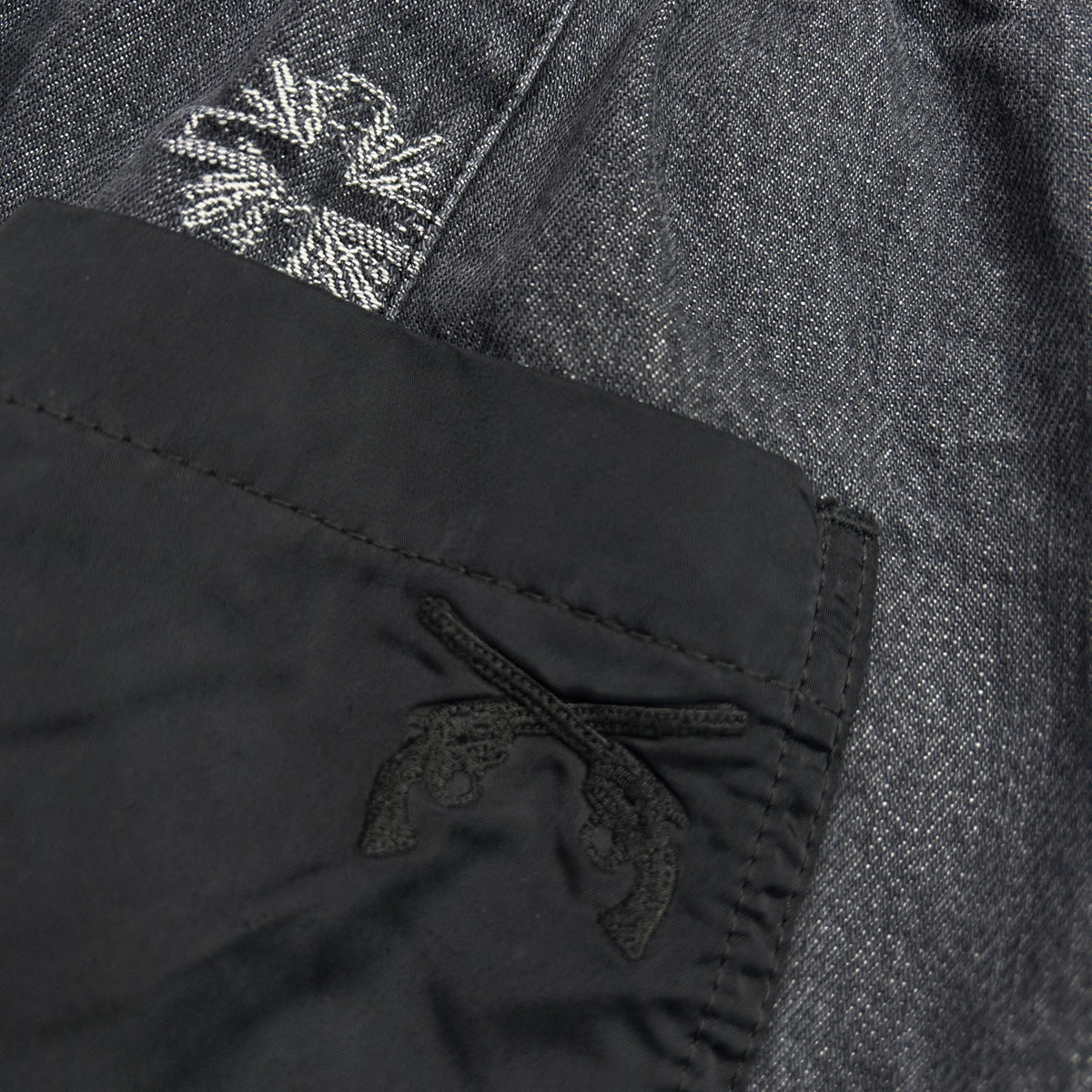 CROSS JACQUARD DENIM SHORTS / BLACK