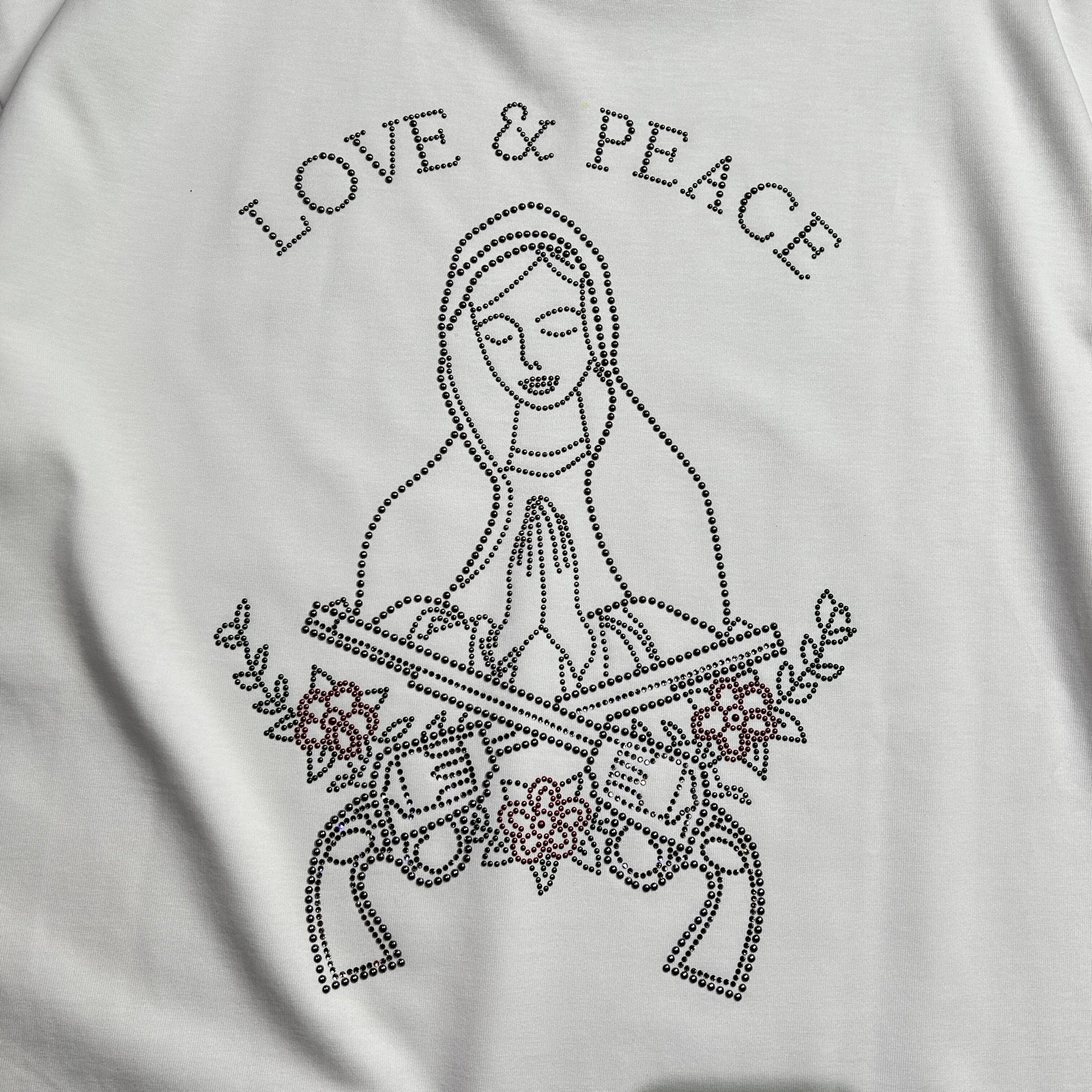 Load image into Gallery viewer, MARIA METAL CROSSGUN T-SHIRT / WHITE