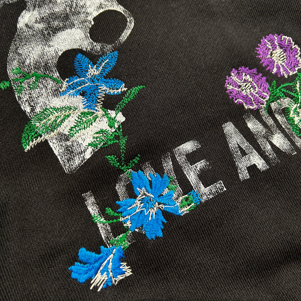 Load image into Gallery viewer, FLOWER CROSSGUN HOODIE / BLACK