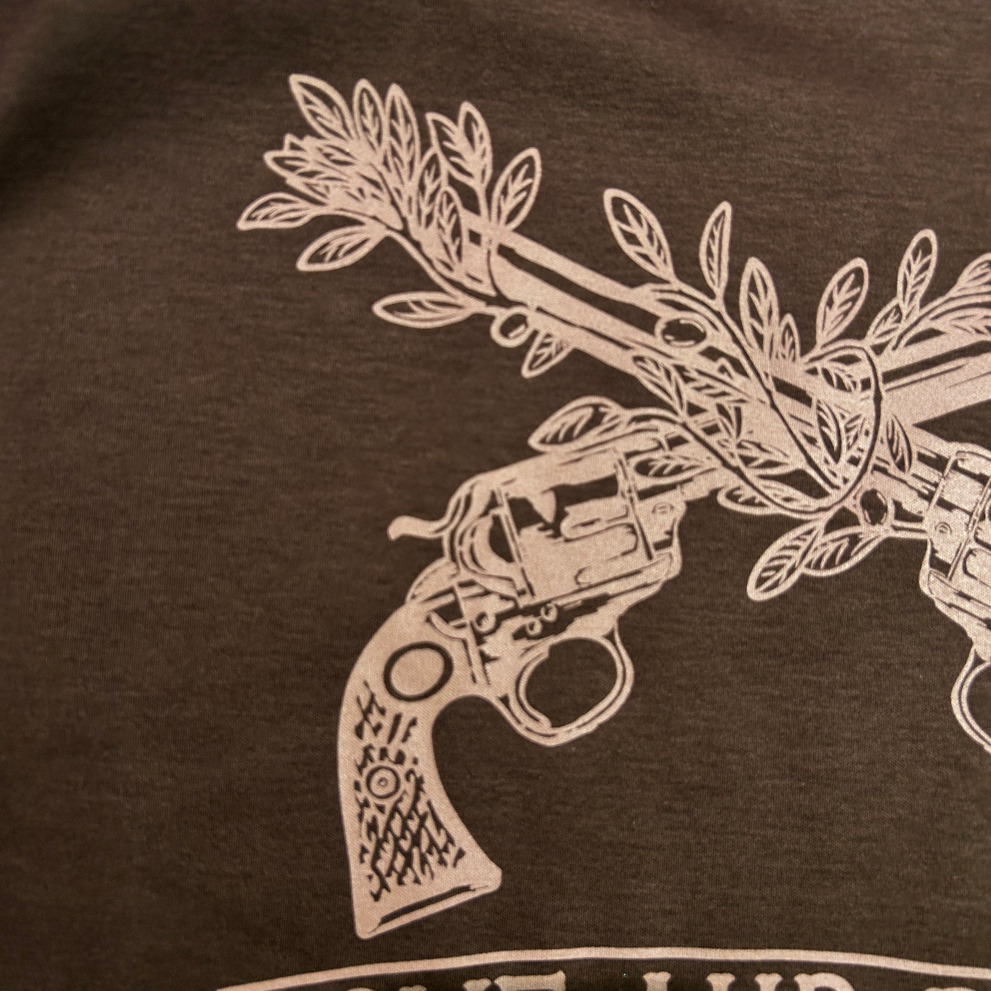 画像をギャラリービューアに読み込む, OLIVE TREE CROSSGUN T-SHIRT / BROWN