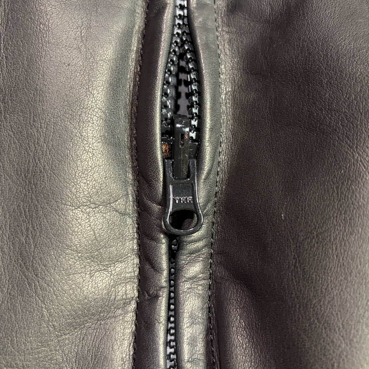 COW LEATHER ZIP PUFFER JACKET / BLACK