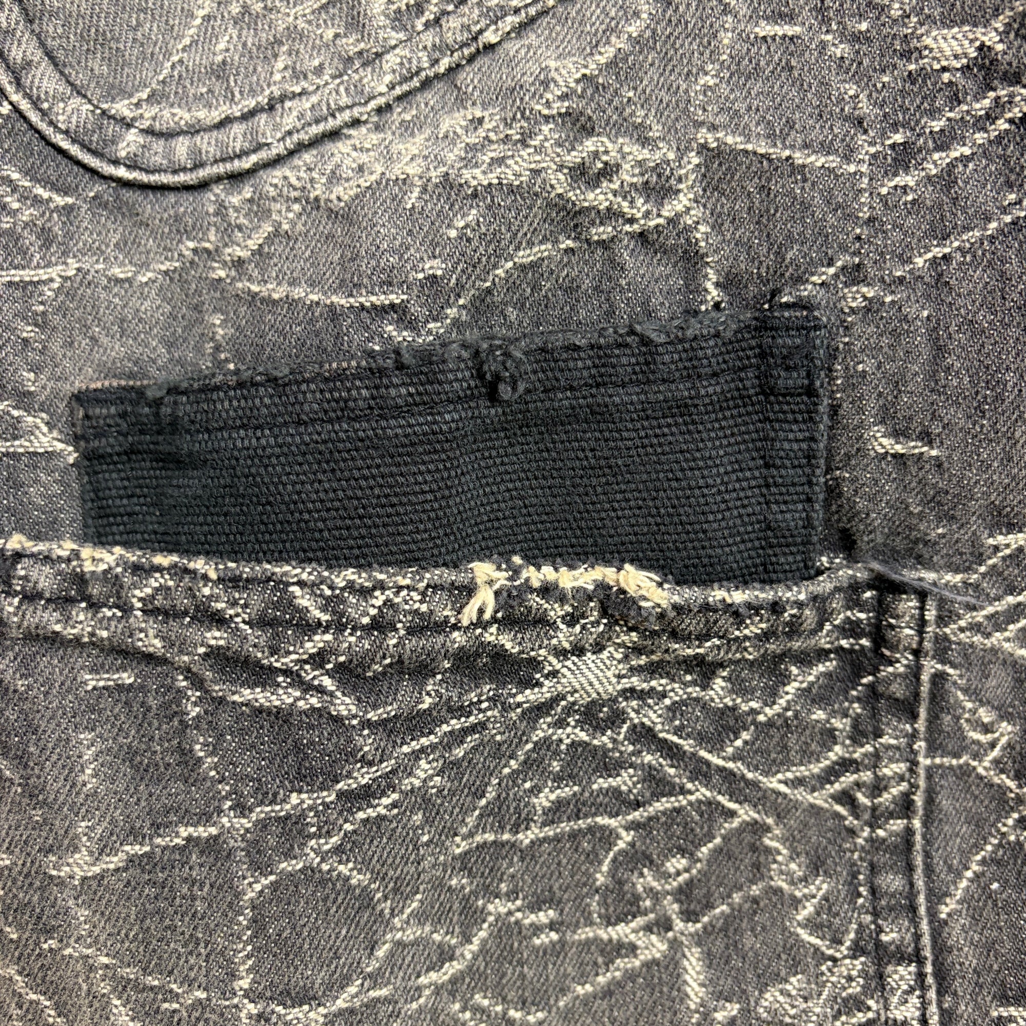 Load image into Gallery viewer, SPIDER JAQUARD DENIM JACKET / BLACK