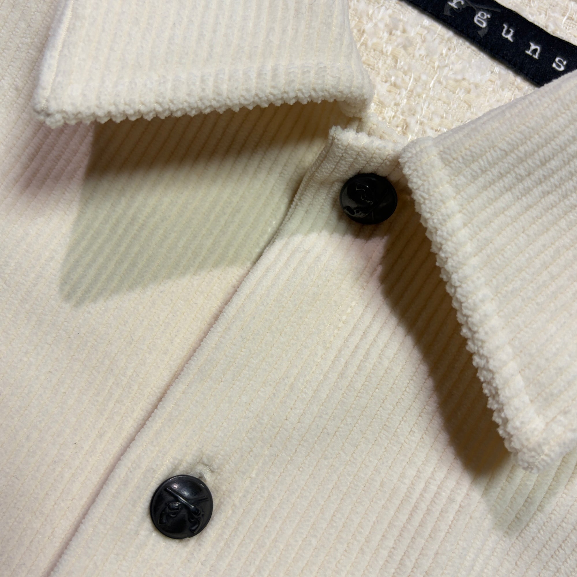Load image into Gallery viewer, LEATHER PATCH CORDUROY SHIRTS / OFF WHITE