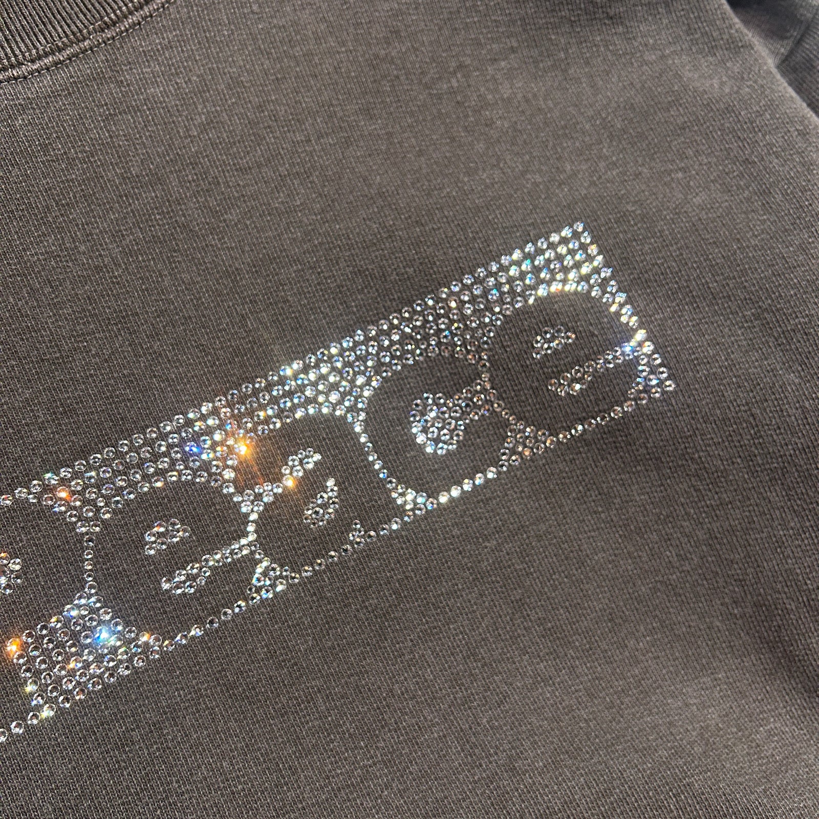 画像をギャラリービューアに読み込む, PEACE CRYSTAL SWEATSHIRT / BROWN