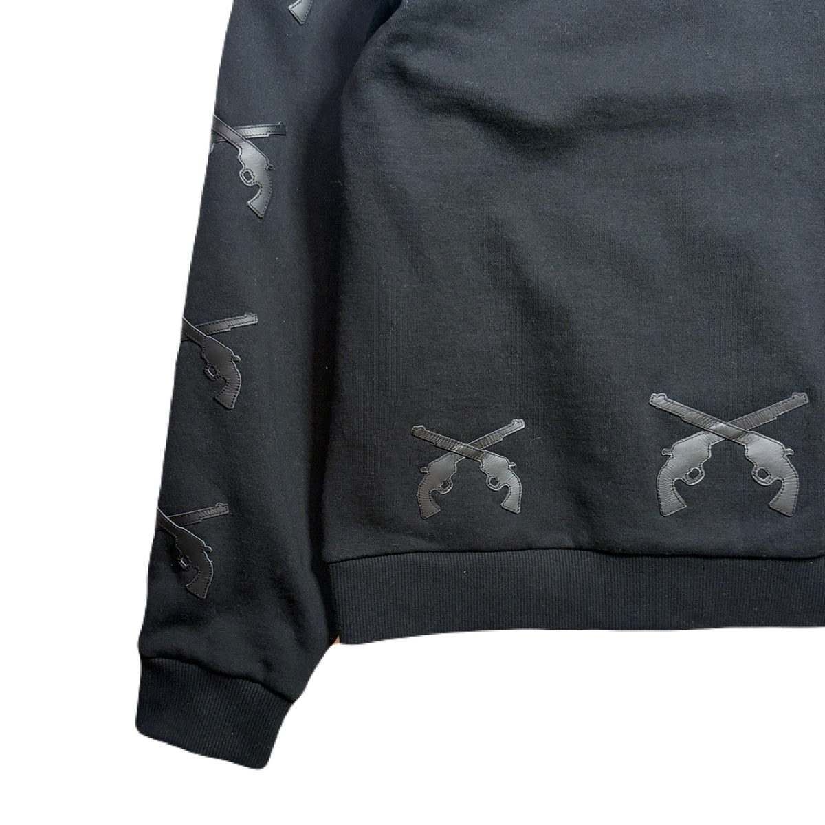 CROSSGUN LEATHER PATCH SWEAT HOODIE / BLACK