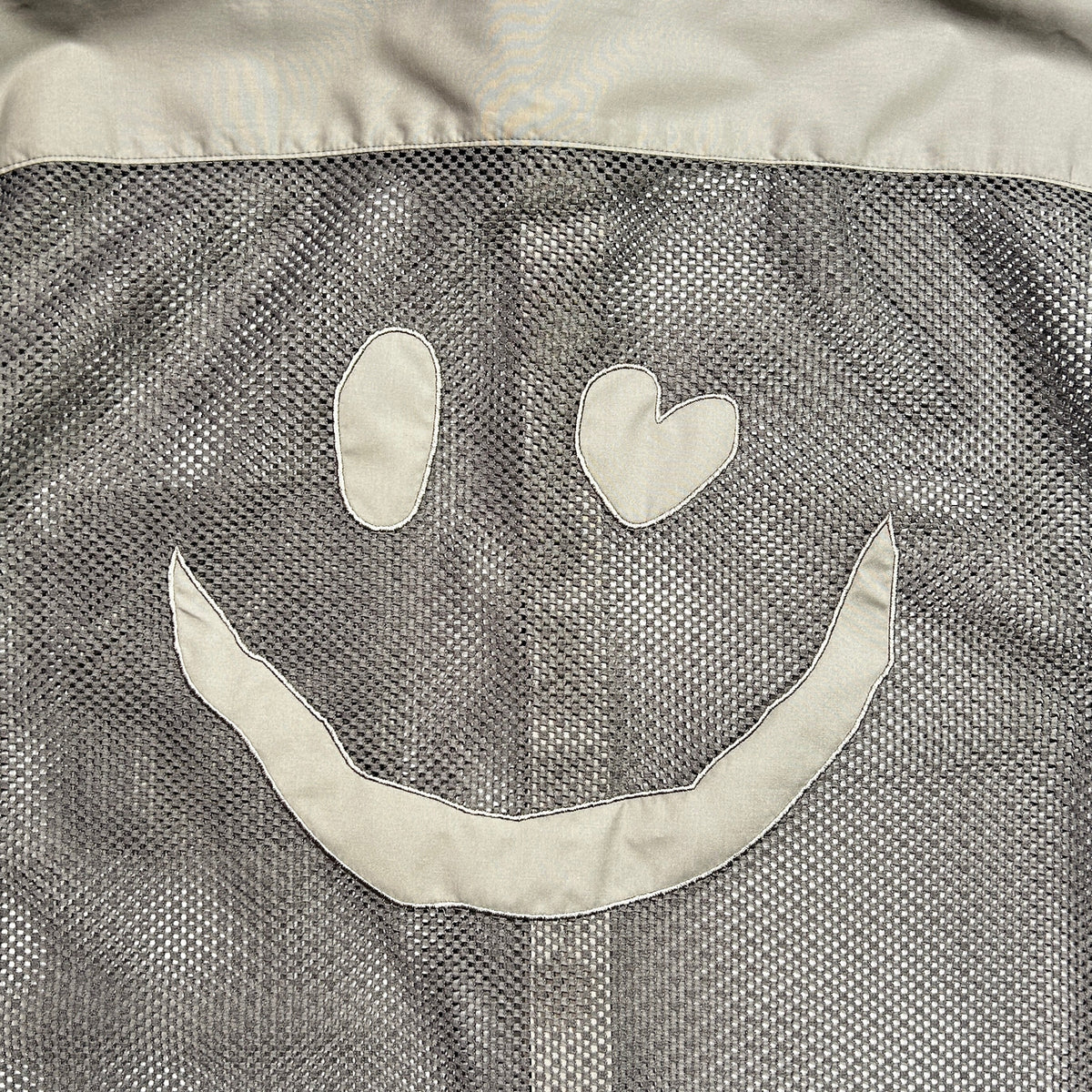 MESH SHIRT SMILE CRYSTAL / GRAY
