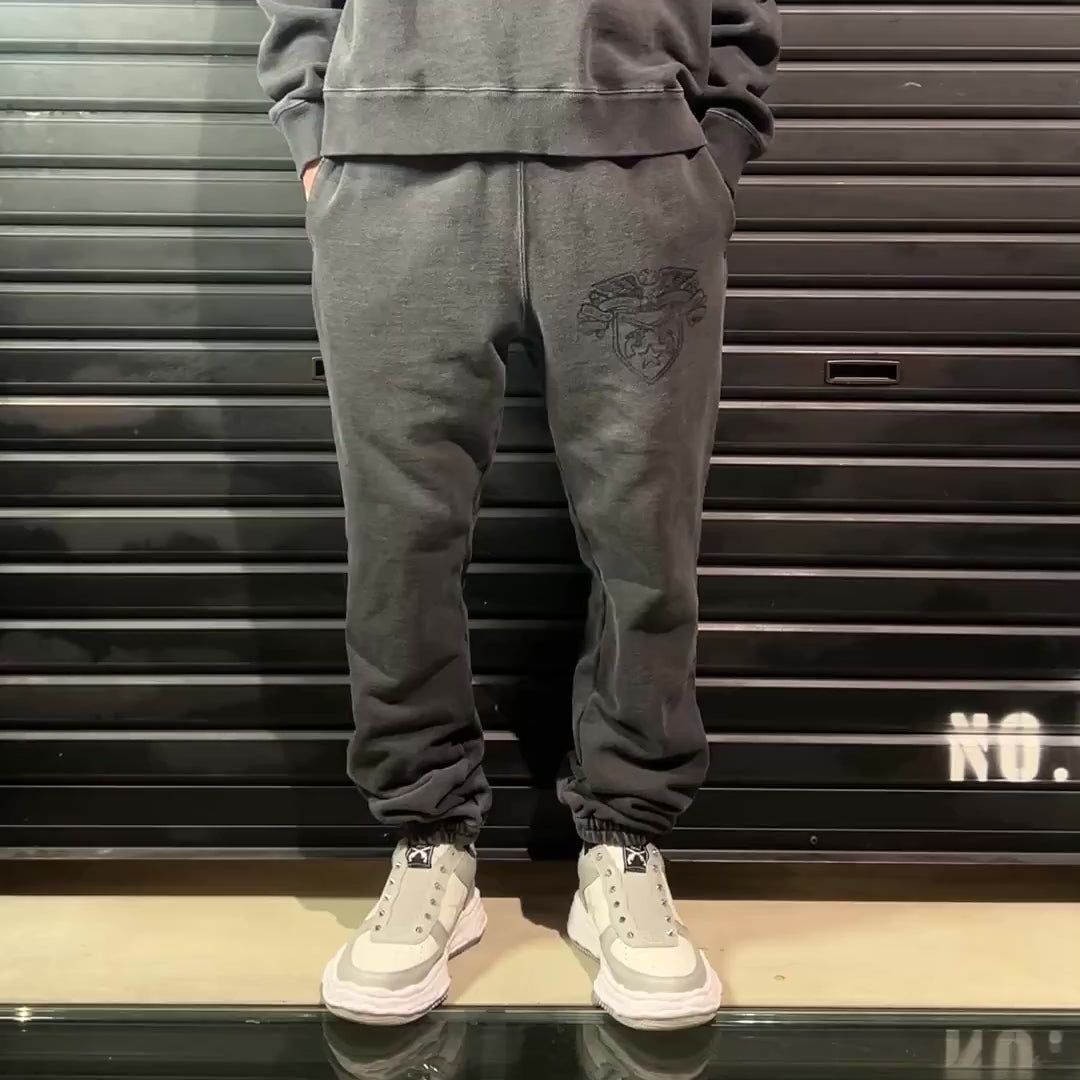 EMBLEM PRINT SWEAT PANTS / BLACK