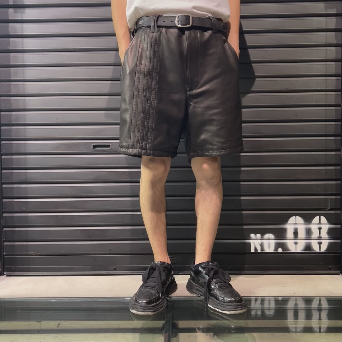 COW LEATHER SHORTS CROSSGUN WAPPEN / BLACK
